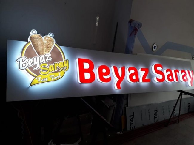 beyaz saray ışıklı kutu harf
