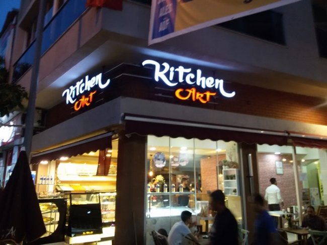 caffe ışıklı tabela